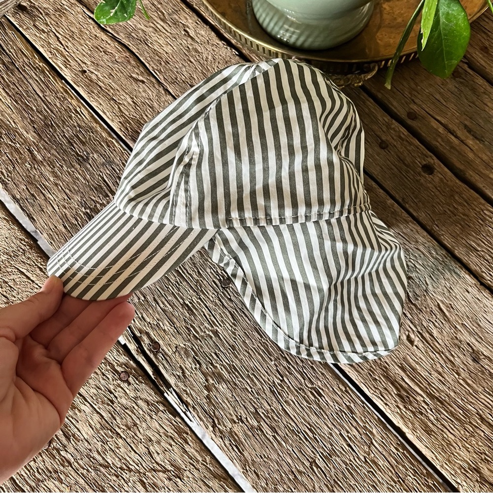 H&M Green and White Striped Hat 3T/4T